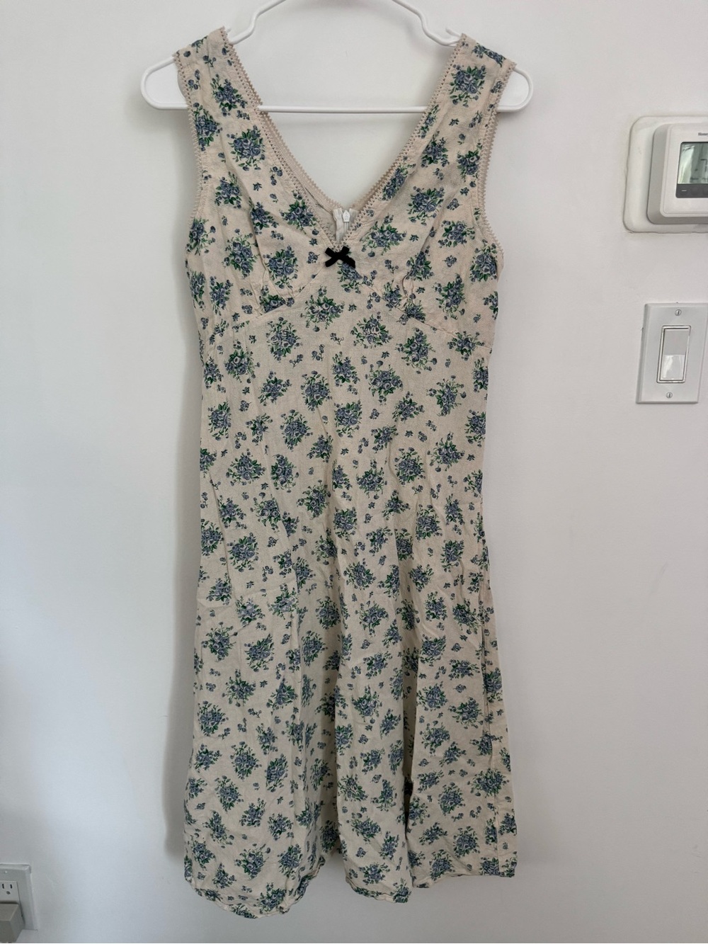 Floral Sleeveless V-Neck Sundress in Cream and Blue
